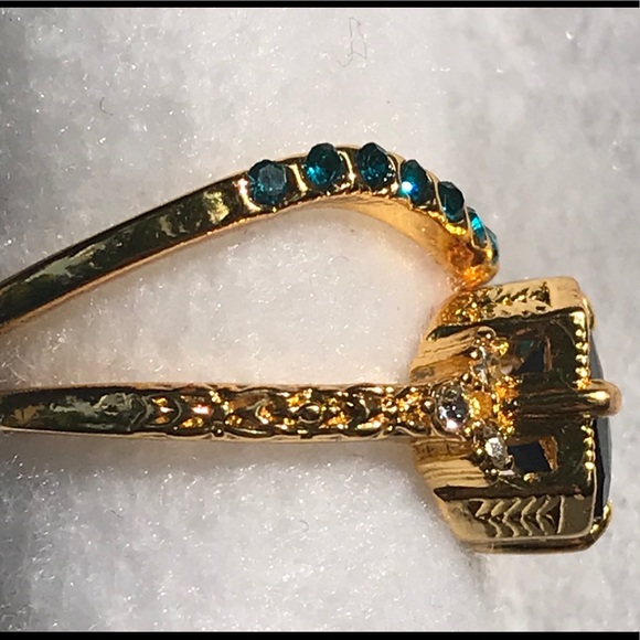 Gorgeous Green Ring - Picture 3 of 4